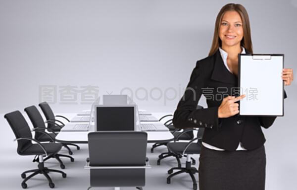 紙張的力量 女商人與商務(wù)秘書服務(wù)的雙重奏